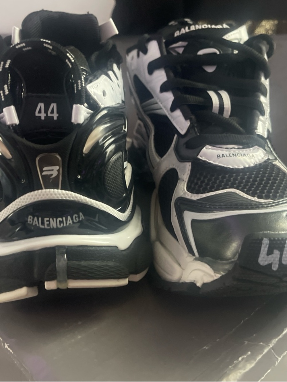 Black & White. Balenciaga runners - Picture 5 of 8